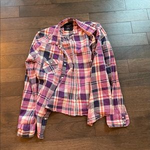 AMERICAN EAGLE: Ladies Pink and Blue Plaid Button Down Collared Shirt
